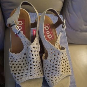 Womens canvas wedge 8.5 Cream